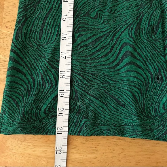 ZARA Green Animal Print Women's Button Down Top - Picture 9 of 9